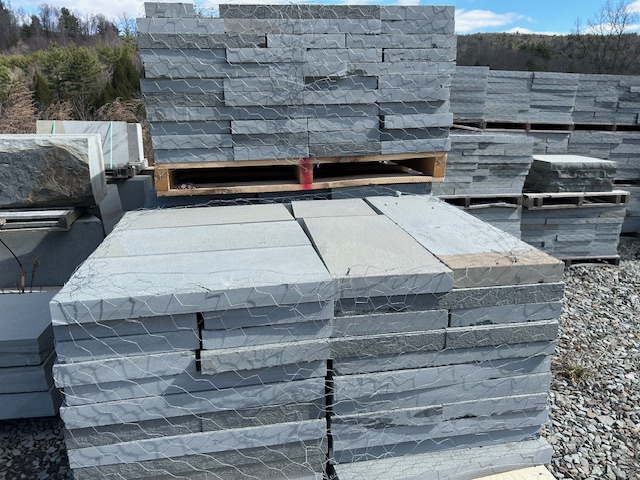 Lot #9: 1 pallet 2" Bluestone Patio Kit 2